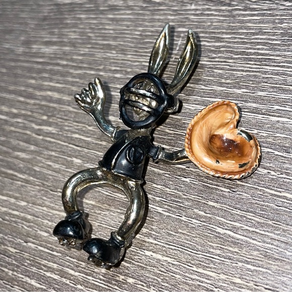 VINTAGE BUGS BUNNY Rare Baseball Catcher Brooch Collectible Pin 2” - Picture 3 of 5